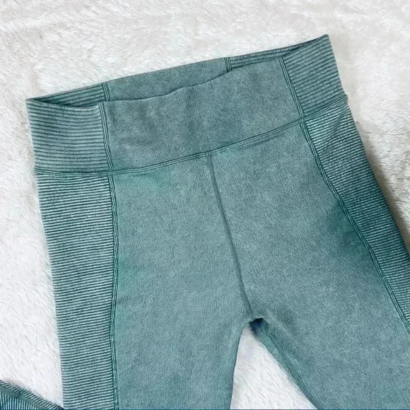 Unbranded Thick Warm Green Ribbed Compression Highrise Athletic 3/4 Legging - Picture 2 of 10